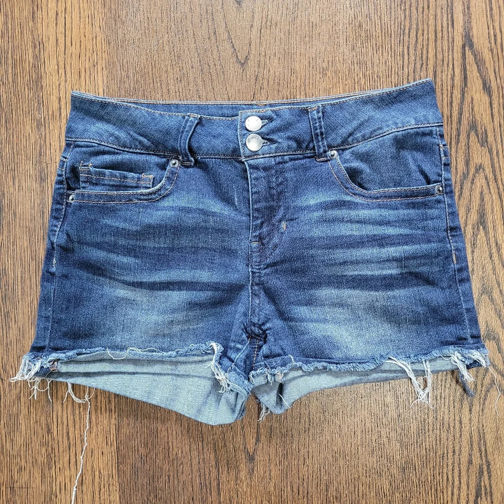 Rue 21 Mid-rise Cuffed Leg Frayed Hem Medium Wash Shorts Size Junior's 5/6
